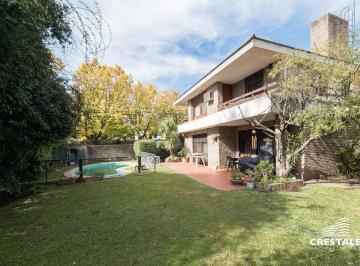 Casa · 330m² · 5 Ambientes · 1 Cochera · Venta - Casa 3 Dorm. con Quincho y Pileta - Fisherton, Rosario.