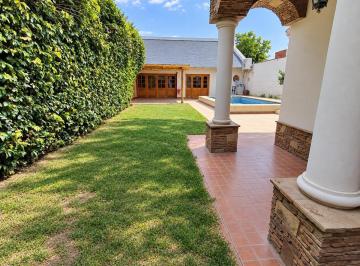 Casa · 7 Ambientes · 1 Cochera · Importante Casa en Av Alem