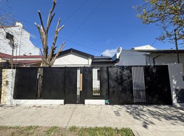 1 · Venta Casa 4 Ambientes en Martínez