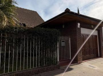 Casa · 400m² · 9 Ambientes · 2 Cocheras · Excelente Casa en Calle 47 y 22. Venta 3 Dorm.. Apto Banco
