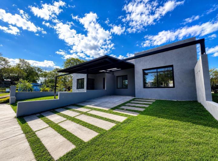 Casa · 105m² · 4 Ambientes · 2 Cocheras