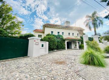Casa · 672m² · 20 Ambientes · 5 Cocheras · Casa Excepcional con Gran Lote en Villa Belgrano