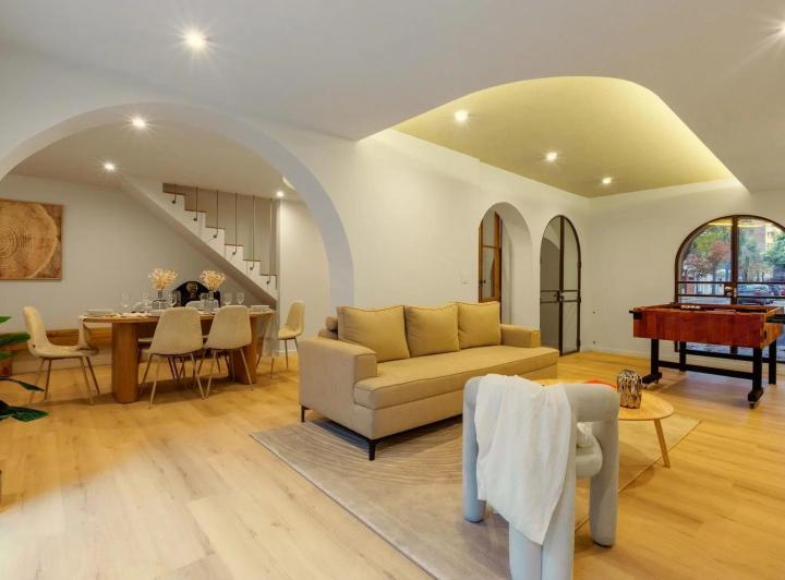 Casa · 227m² · 3 Ambientes · 2 Cocheras