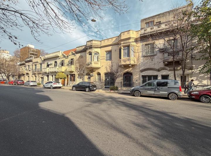 Casa · 161m² · 8 Ambientes · 1 Cochera