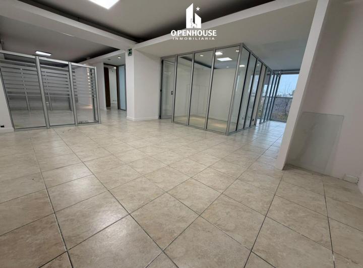 Oficina comercial · 220m²