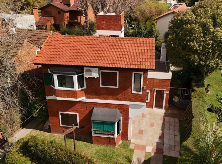 Casa · 310m² · 4 Ambientes · 1 Cochera