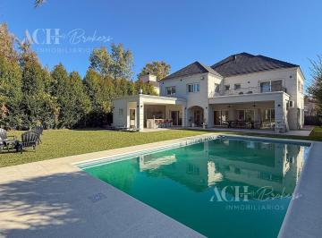 Casa · 462m² · 8 Ambientes · Casa en Venta en San Jorge, Don Torcuato, Tigre