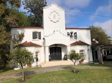 Casa · 304m² · 8 Ambientes · Casa Venta 4 Dorm. Barrio Mapuche Cc Lote de 1300 m² Pilar