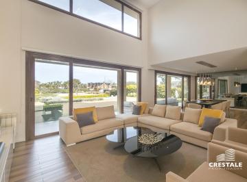 Casa · 355m² · 6 Ambientes · 2 Cocheras · Venta - Kentucky Club de Campo - Casa 4 Dorm. con Fondo Norte Al Golf.