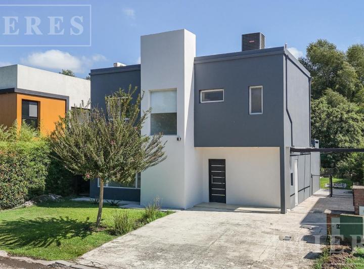 Casa · 129m² · 4 Ambientes · 1 Cochera
