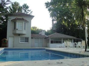 Casa · 529m² · 8 Ambientes · 2 Cocheras · Casa Sobre Importante Lote de 5.500 m² en Highland Park