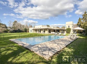 Casa · 240m² · 6 Ambientes · 1 Cochera · Casa en Venta en Altos del Pilar