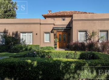 Casa · 200m² · 6 Ambientes · Muy Linda Casa en Venta en Buen Retiro