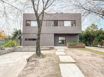 Casa · 152m² · 4 Ambientes · 2 Cocheras · Casa en Venta en Roble Joven