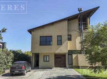 Casa · 340m² · 7 Ambientes · 1 Cochera · Casa en Venta en Campo Grande