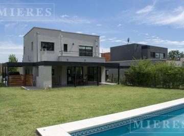 Casa · 147m² · 4 Ambientes · 1 Cochera · Casa en Alquiler Anual en Santa Guadalupe, Pilar del Este