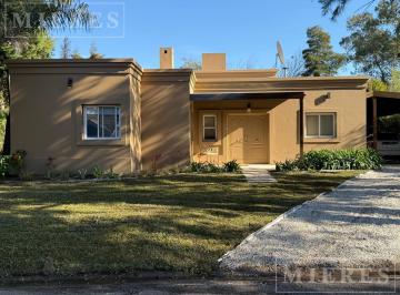 Casa · 170m² · 3 Ambientes · 1 Cochera · Casa en Alquiler Anual en El Zorzal - con Muebles