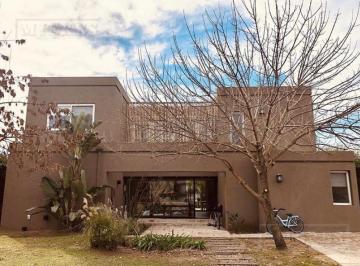Casa · 250m² · 6 Ambientes · 2 Cocheras · Casa en Alquiler Temporario Completa en Las Liebres
