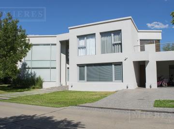 Casa · 464m² · 9 Ambientes · 2 Cocheras · Importante Casa en Venta en La Martinica