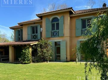 Casa · 251m² · 6 Ambientes · 2 Cocheras · Casa en Alquiler Anual en Senderos II