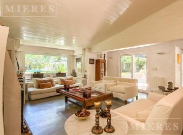 Casa · 345m² · 7 Ambientes · 2 Cocheras · Casa en Venta en Highland Park