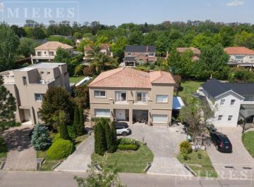 Casa · 350m² · 8 Ambientes · 2 Cocheras · Muy Buena Casa en Venta en La Lomada de Pilar