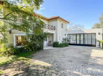 Casa · 282m² · 8 Ambientes · Casa en Venta en Altos del Pilar