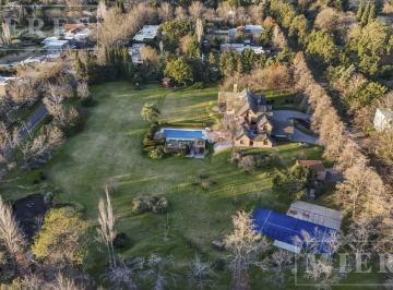 Casa · 1250m² · 15 Ambientes · 2 Cocheras · Excelente Casa en Venta en Altos del Pilar