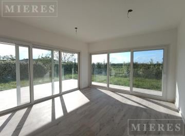 Departamento · 91m² · 4 Ambientes · Departamento en Venta de Cuatro Ambientes en Zug Caamaño, Pilar