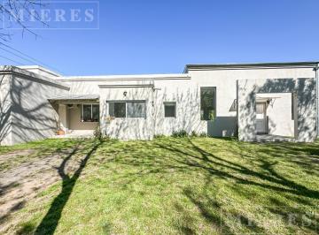 Casa · 220m² · 5 Ambientes · Casa en Venta Barrio Guido