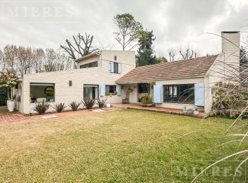 Casa · 330m² · 7 Ambientes · 3 Cocheras · Casa en Venta en Highland Park