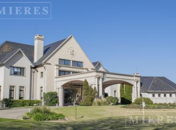 Terreno · 1018m² · Lote de 1018 m² en Venta en Pilar Golf