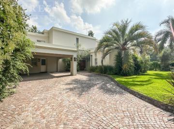 Casa · 350m² · 6 Ambientes · 2 Cocheras · Casa en Venta en Highland Park
