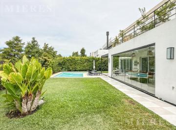 Casa · 260m² · 7 Ambientes · 2 Cocheras · Casa en Venta en Ayres Plaza