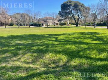 Terreno · 1850m² · Lote de 1850 m² en Venta en Olivos Golf Club