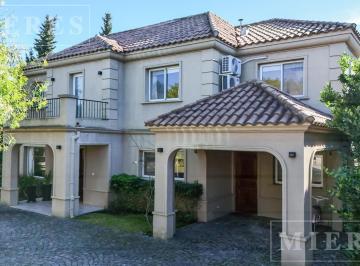 Casa · 220m² · 7 Ambientes · 1 Cochera · Casa en Venta en La Montura