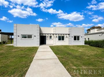 Casa · 184m² · 4 Ambientes · Casa en Venta en Casuarinas del Pilar