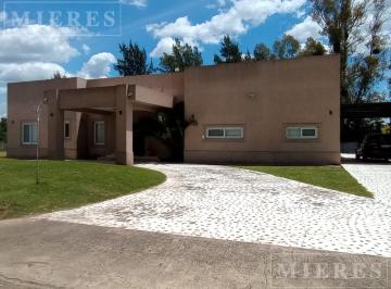 Casa · 270m² · 5 Ambientes · 2 Cocheras · Casa en Venta en Casuarinas del Pilar