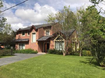 Casa · 400m² · 12 Ambientes · 3 Cocheras · Casa en Venta en Highland Park