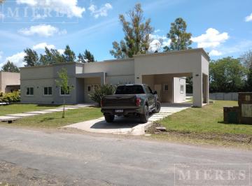 Casa · 200m² · 5 Ambientes · 2 Cocheras · Casa en Venta en Casuarinas del Pilar