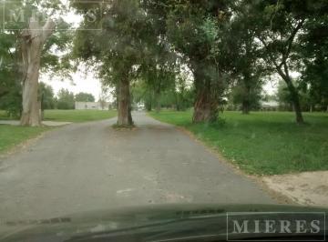Terreno · 1350m² · 5 Ambientes · 2 Cocheras · Lote de 1350 m² en Venta en Casuarinas del Pilar