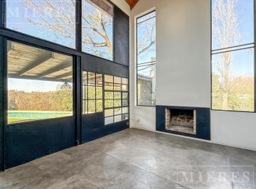 Casa · 178m² · 7 Ambientes · Casa en Alquiler en Los Jazmines, Pilar del Este