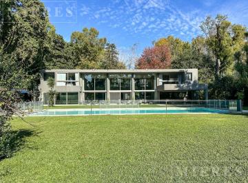 Casa · 680m² · 7 Ambientes · 1 Cochera · Excelente Casa en Alquiler en Highland Park
