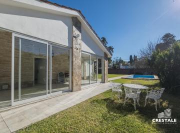Casa · 250m² · 5 Ambientes · 1 Cochera · Venta / Permuta - Casa 3 Dorm. con Piscina y Galería con Parrillero - Los Troncos, Funes.