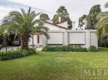 Casa · 105m² · 5 Ambientes · 2 Cocheras · Casa en Venta en Highland Park