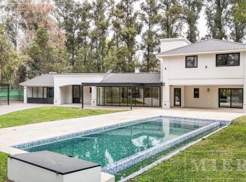 Casa · 527m² · 7 Ambientes · 4 Cocheras · Casa en Venta en Highland Park