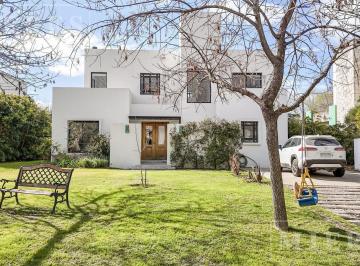 Casa · 190m² · 6 Ambientes · Casa en Alquiler Temporario en Santa Maria de Los Olivos