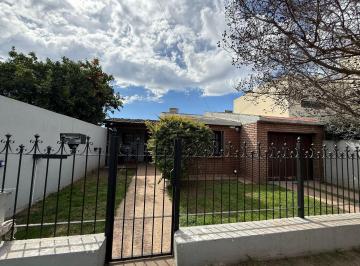 Casa · 119m² · 7 Ambientes · 2 Cocheras · Se Vende Casa Alto Alberdi 3 Dormi Patio Cochera