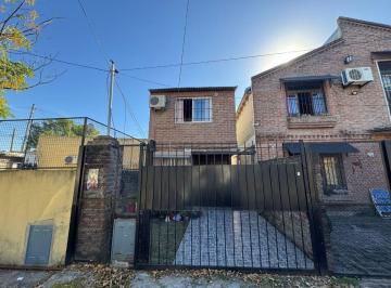 Casa · 40m² · 2 Ambientes · 1 Cochera · Venta Casa Duplex Hurlingham Oportunidad