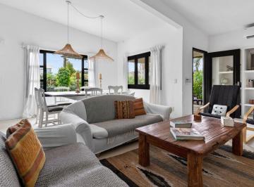 Casa · 130m² · 3 Dormitorios · 1 Cochera · Casa en Alquiler de 3 Dorm. + Dependencia en José Ignacio, 1